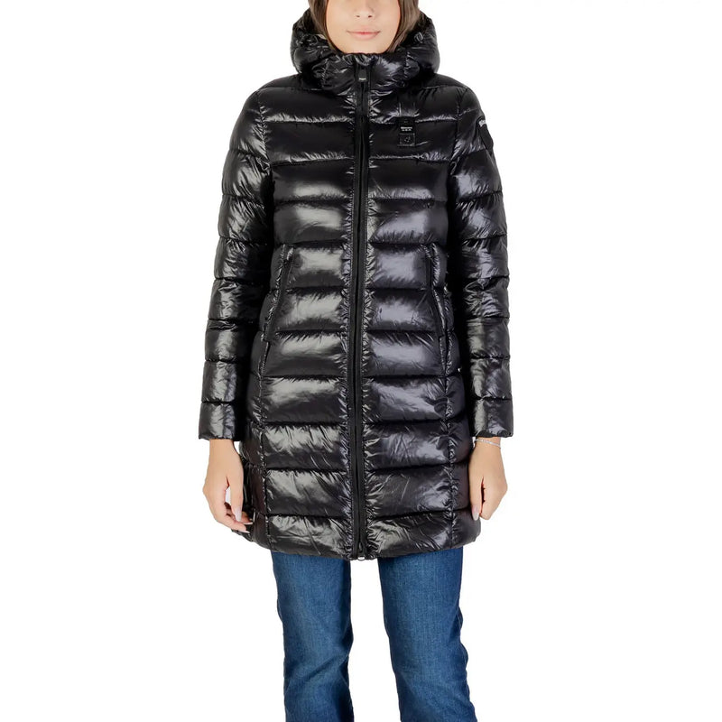 Blauer Veste d'hiver à capuche en nylon noir pour femme, avec une texture matelassée brillante et une capuche pour temps froid.
