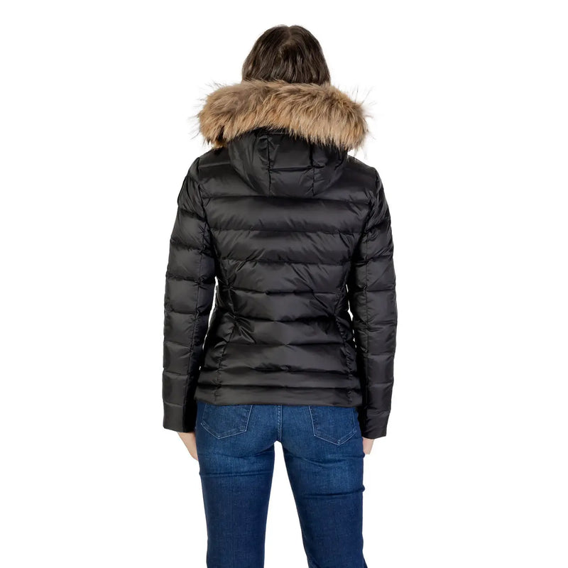 Blauer Doudoune matelassée noire en polyamide pour femme, avec capuche doublée de fourrure beige, idéale par temps froid.