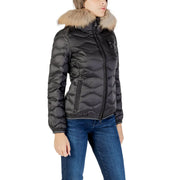 Blauer Doudoune matelassée noire en polyamide pour femme, avec capuche doublée de fourrure beige pour une protection optimale contre le froid.