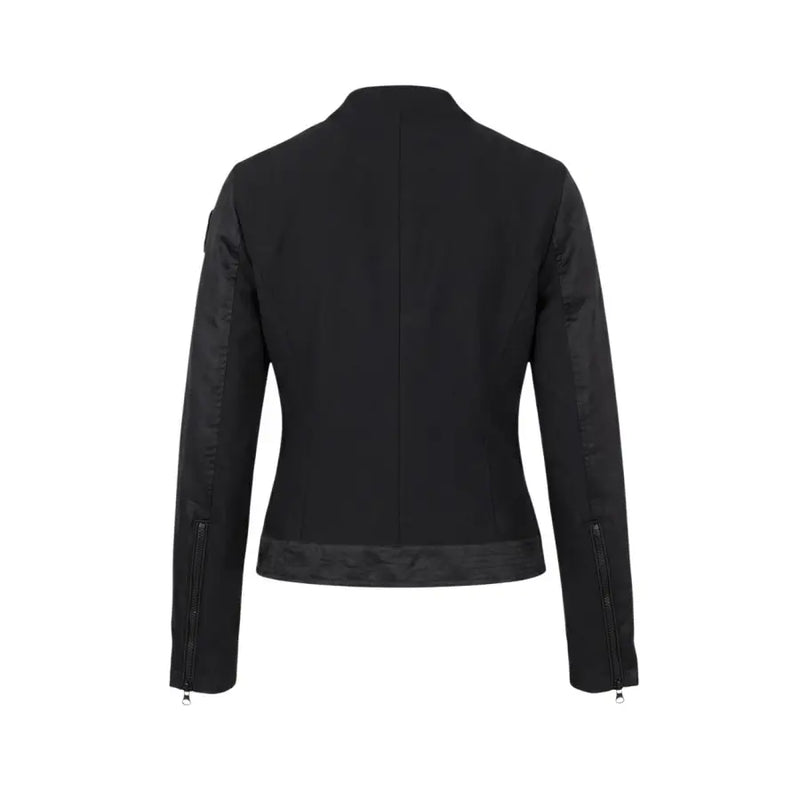 Blauer Veste de motard courte noire pour femme, avec col roulé zippé et subtil contraste de textures aux manches et à l'ourlet.