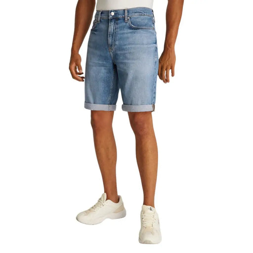 Blue denim shorts paired with a white T-shirt for a casual men’s outfit