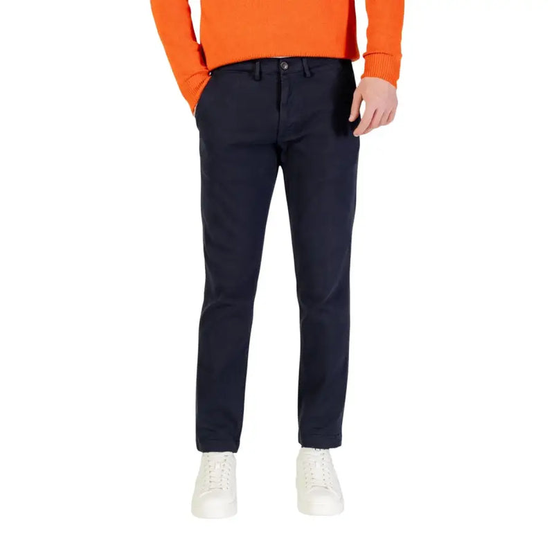 Pantalon chino bleu marine coupe slim avec cinq poches classiques, issu de la collection de pantalons pour hommes Borghese.