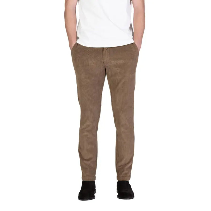 Pantalon homme Borghese en velours côtelé beige, coupe slim et fines côtes verticales pour un look décontracté et soigné.