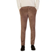Pantalon slim en velours côtelé marron avec fines côtes verticales, issu de la collection de pantalons pour hommes Borghese.