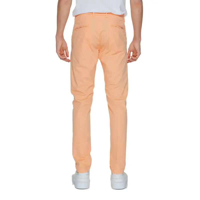 Borghese Pantalon chino slim couleur pêche pour homme, avec une texture subtile et des surpiqûres apparentes, idéal pour les tenues habillées.