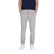 Borghese Pantalon chino beige en velours côtelé pour homme, à fines rayures verticales et coupe fuselée classique.