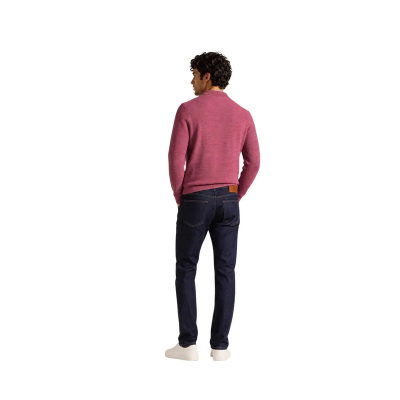 Pull Boss en cachemire rose texturé pour homme, avec poignets et ourlet côtelés, porté par un mannequin