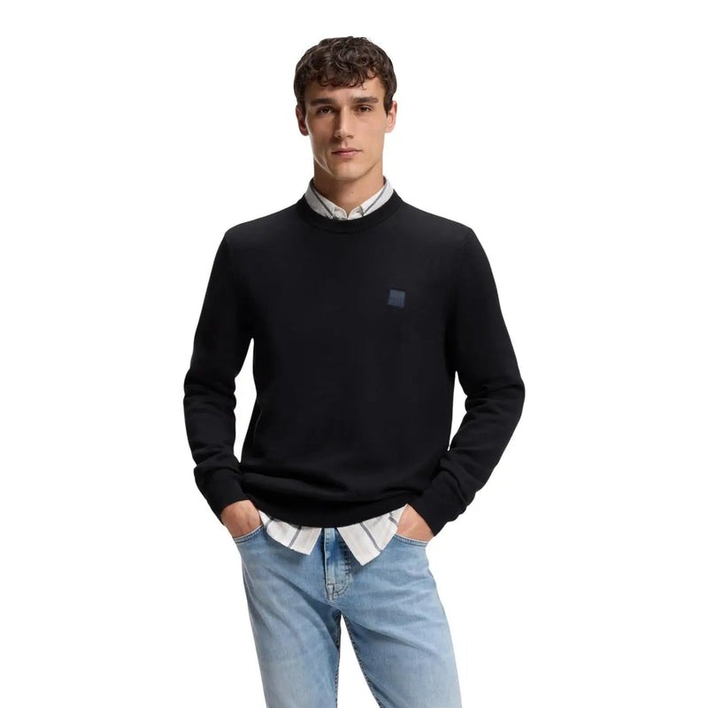 Pull en cachemire Boss Kanovano pour homme, noir avec logo carré gris foncé sur la poitrine gauche, vue de face