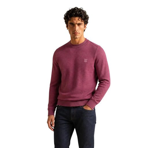 Pull Boss en cachemire pour homme, en maille côtelée bordeaux avec motif texturé et écusson logo, vue de face
