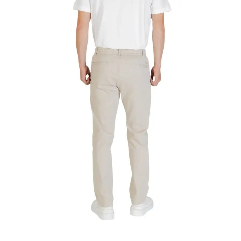 Boss men beige polyester chino trousers with a clean tailored fit and subtle stitching details for fall and winter