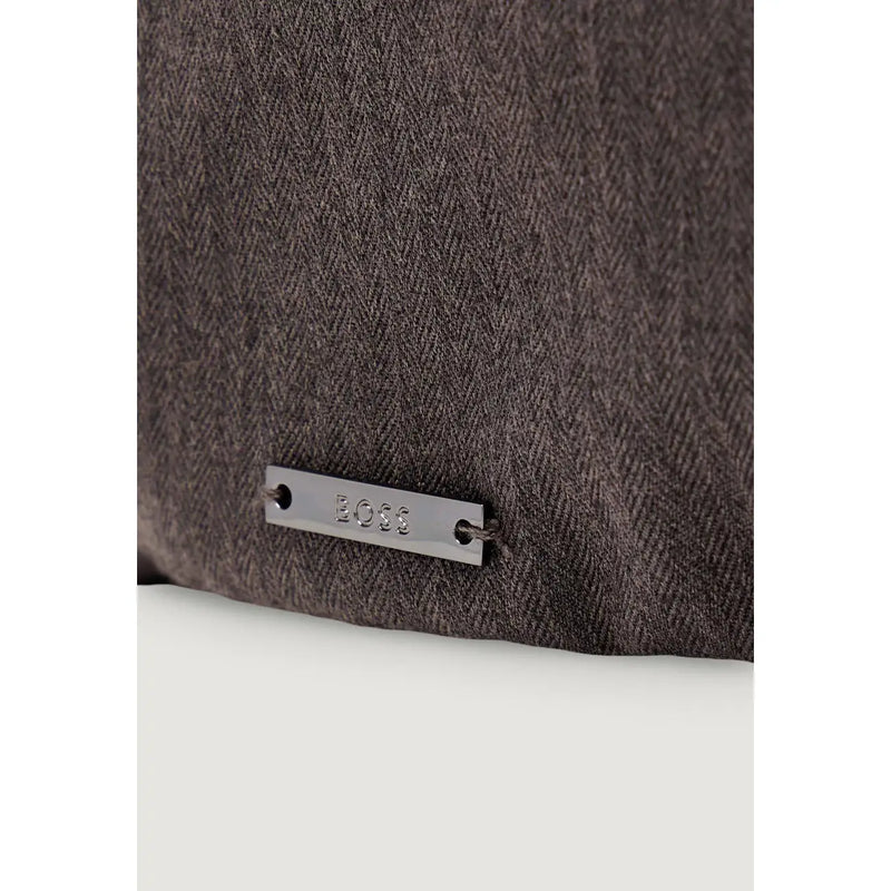 Coussin gris foncé à chevrons avec étiquette Boss en métal argenté élégant pour casquette de baseball Boss pour homme, en viscose grise mélangée.