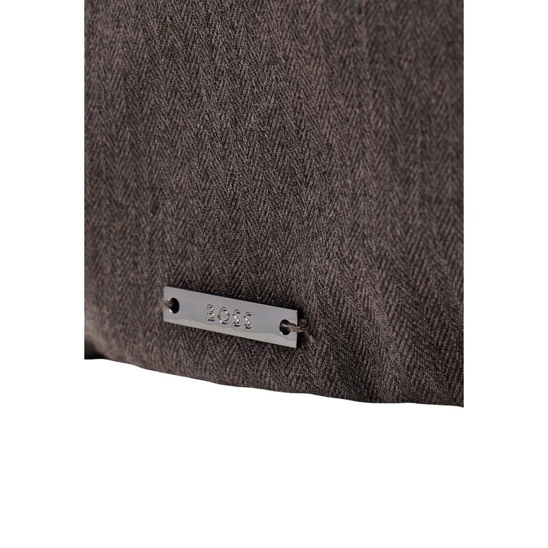 Casquette de baseball Boss pour homme, grise en viscose mélangée, avec motif à chevrons gris foncé et étiquette Boss en métal argenté.