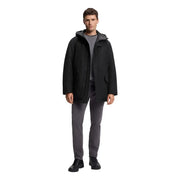 Veste Boss pour homme, noire à capuche, longue, en polyester, au design moderne et élégant, avec une doublure intérieure grise discrète (vue de dos).