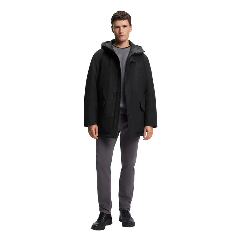 Veste Boss pour homme, noire à capuche, longue, en polyester, au design moderne et élégant, avec une doublure intérieure grise discrète (vue de dos).
