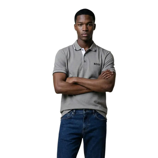 Polo homme Boss gris en mélange de coton à manches courtes avec col et finitions blanches, taille L (vue de face)