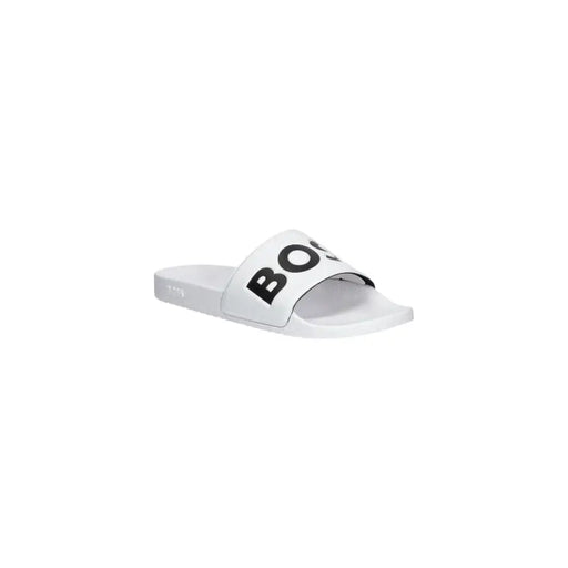 Sandales à enfiler Boss pour homme, blanches, en PVC imprimé du logo, avec inscription noire en gras sur la bride, idéales pour le printemps et l'été.