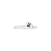 Pantoufles blanches Boss pour homme, avec inscription « bo » noire en gras sur une bride coulissante en PVC blanc, idéales pour le printemps et l'été.