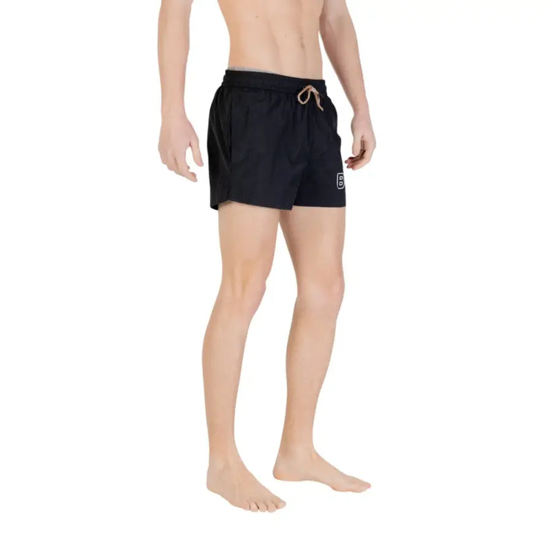 Short de bain Boss pour homme, en polyamide noir, avec cordon de serrage beige, logo et poches lacées sur la jambe gauche.