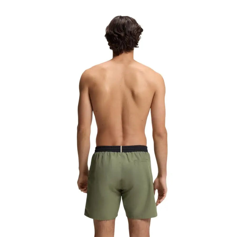 Short de bain homme Boss vert olive en polyester, avec ceinture élastique noire et poches, idéal pour la natation.