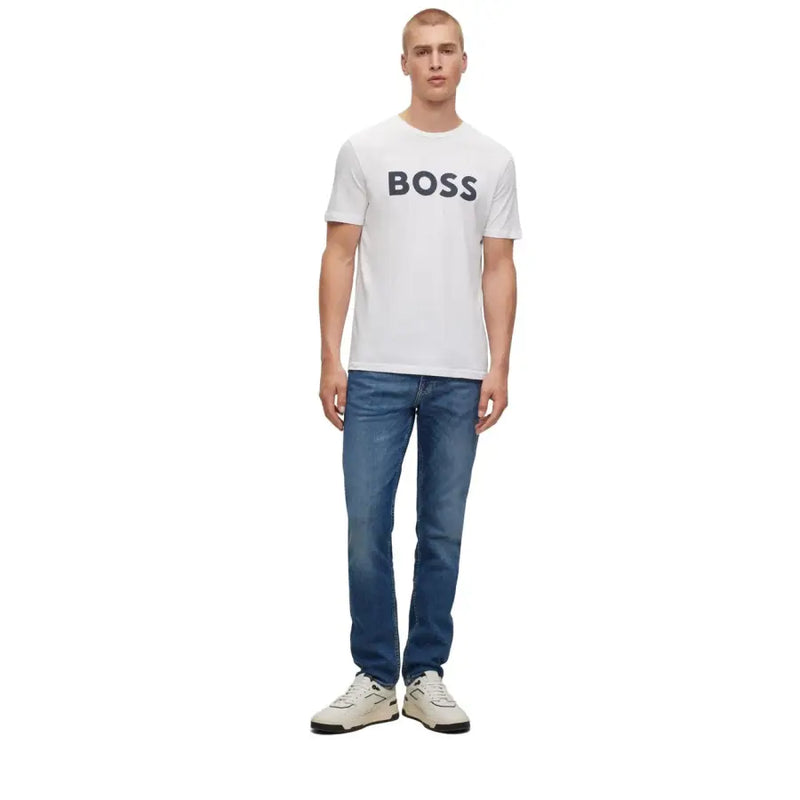 patrons blancs t-shirt avec un logo noir en coton doux pour une tenue décontractée