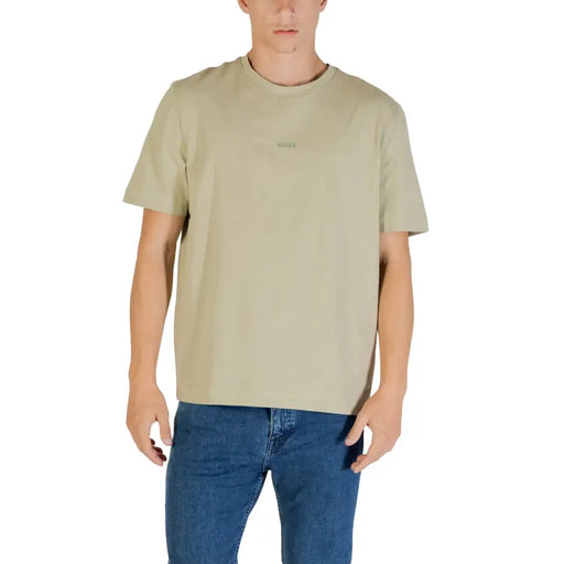T-shirt à manches courtes et col rond vert olive clair pour homme T-shirt porté avec un jean bleu