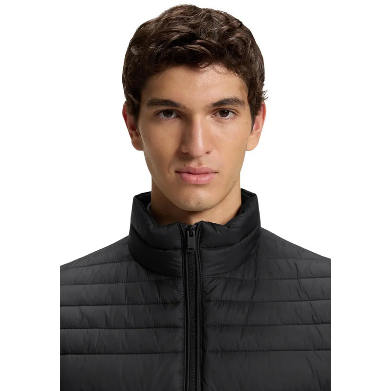 Doudoune Boss Oden2 pour homme, noire, matelassée et à col montant, vue de face