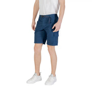 Short cargo Boss 50534196 pour homme, bleu marine, avec plusieurs poches et ceinture (vue de face).