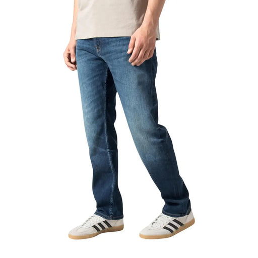 Jean slim Ogden pour homme de Boss, en denim brut, coupe droite et délavage subtil, vue de face
