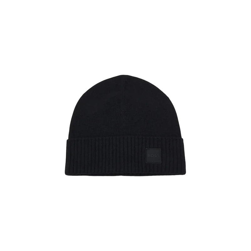 Bonnet en laine Boss Akaio pour homme, en maille côtelée noire avec petit logo carré sur le revers (vue de face).