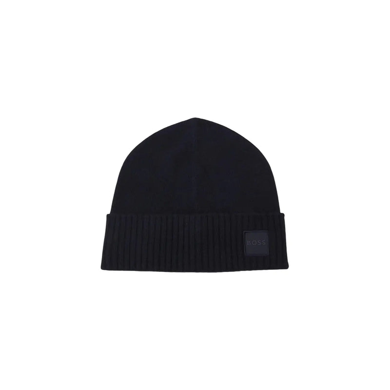 Casquette en laine Boss Akaio pour homme, en maille côtelée noire avec petit logo carré foncé sur le revers (vue de face).