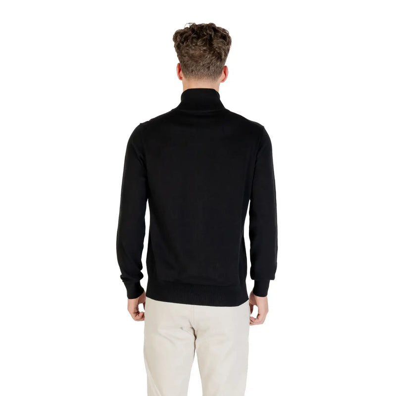 Pull à col roulé en laine Boss pour homme, noir, coupe ajustée et poignets côtelés, vue de face