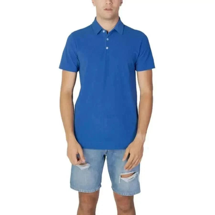 Bright blue short sleeve polo shirt with collar from Suns Men Polo collection