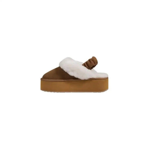 Brown platform slipper with white fur trim from Emu Australia Women’s Slip-On Flats