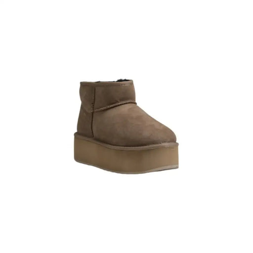 Brown Platform UGG Boot displayed in the product listing