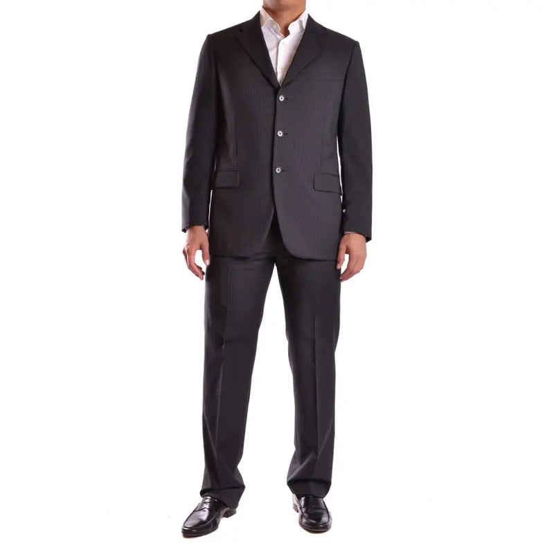 Costume homme Burberry en laine et mohair noirs à fines rayures, veste cintrée à trois boutons à la texture subtile, taille IT