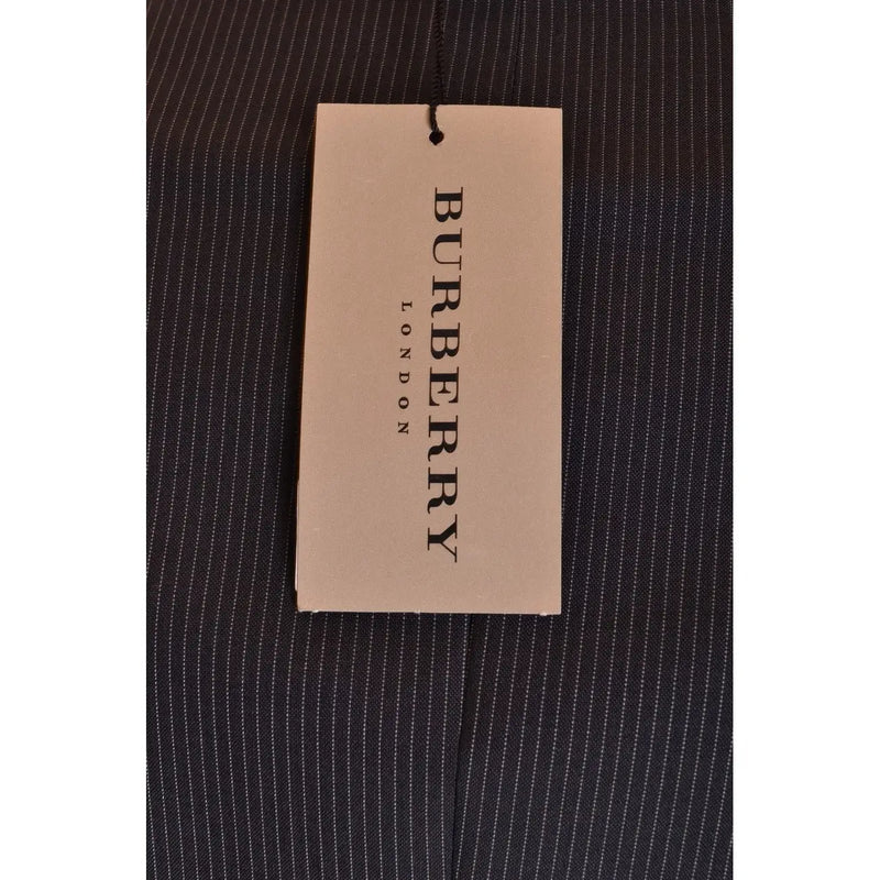 Costume Burberry pour homme en laine noire à fines rayures verticales bleu marine foncé et blanches, avec étiquette beige Burberry London.