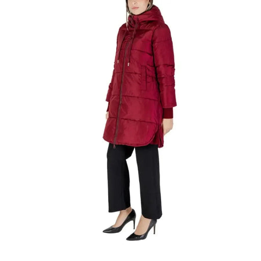 Burgundy hooded puffer coat from Clerè Women’s Bordeaux Jacket for Fall and Winter