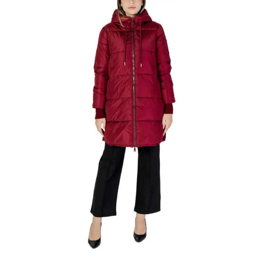 Burgundy hooded puffer coat from Clerè Women’s Bordeaux Jacket for Fall and Winter
