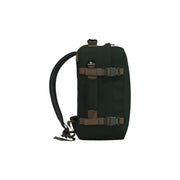 Sac à dos Cabin Zero Classic pour homme, 28 L, en polyester vert, avec un corps vert foncé résistant, des bretelles marron clair et une bandoulière noire.