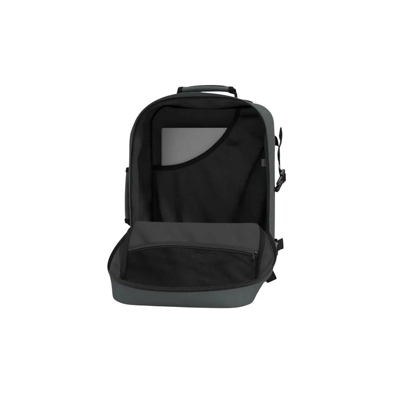 Sac à dos classique Cabin Zero pour homme, noir et gris foncé, avec compartiment pour ordinateur portable, compartiment principal zippé et bretelles réglables.
