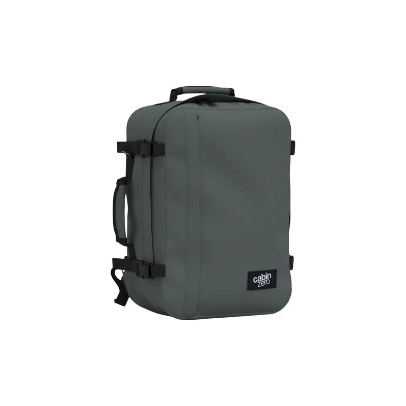 Valise cabine grise avec sangles et poignée noires, fabriquée en polyester résistant pour une utilisation polyvalente en voyage.