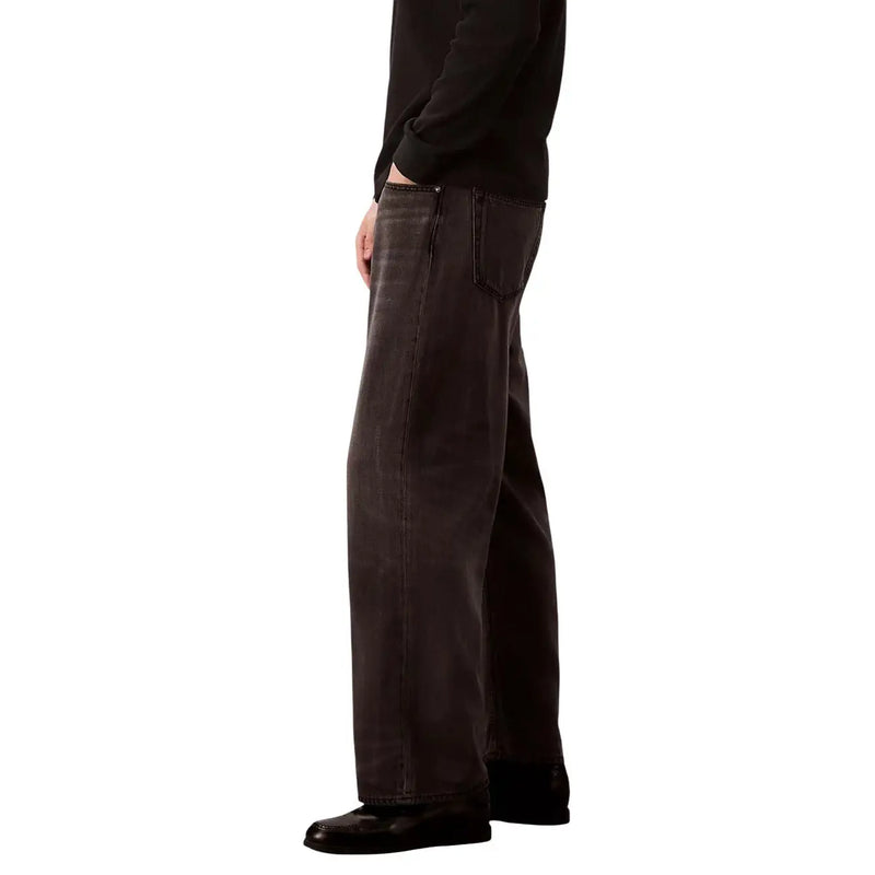 Calvin Klein Jean baggy pour homme en denim gris foncé à jambes larges, coupe décontractée et coutures classiques (vue de devant)