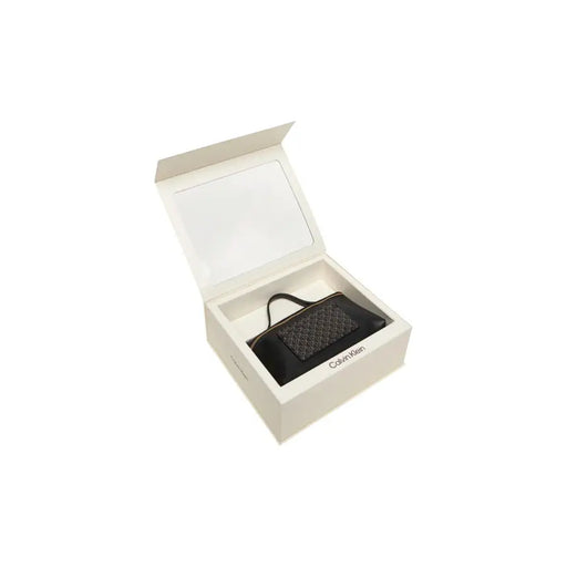 matelassé noir Calvin Klein mini sac à main dans une boîte cadeau blanche