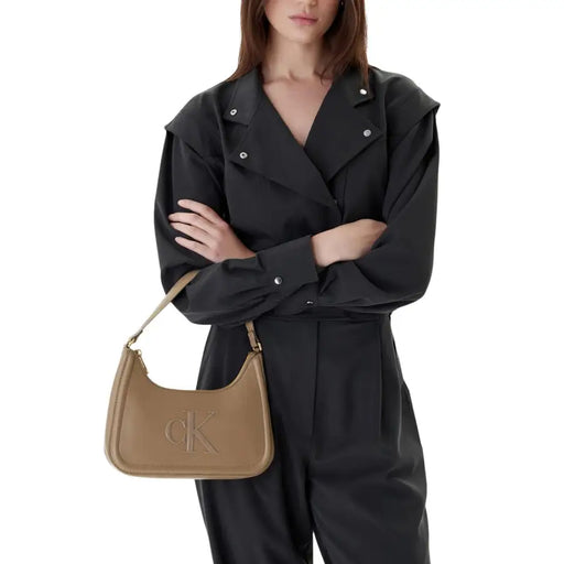 Tanné Calvin Klein Sac hobo en cuir avec logo en relief