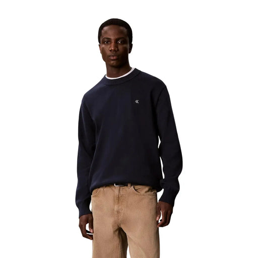 Calvin Klein Jeans Pull en coton bleu marine pour homme, avec finitions blanches et petit logo sur la poitrine, vue de face