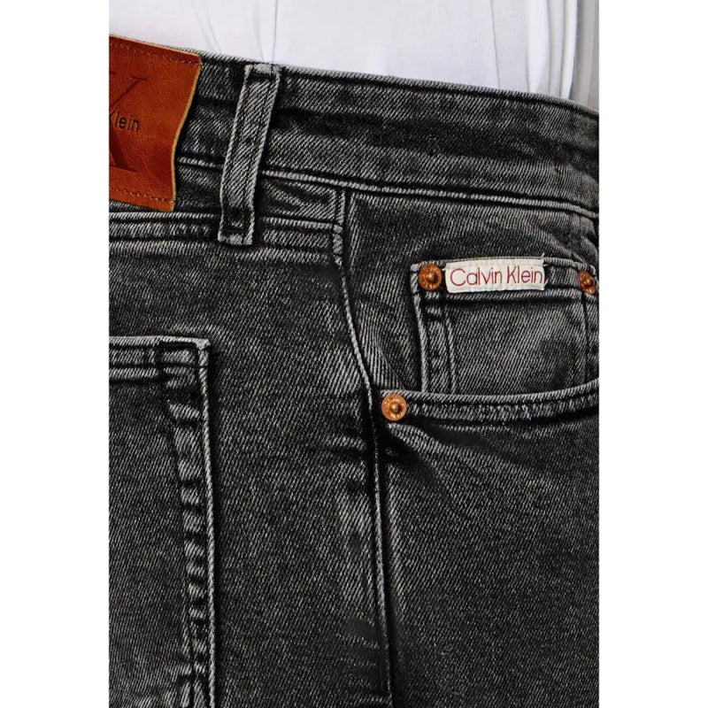 Calvin Klein Jeans Jean beige en coton pour homme, coupe classique, en denim noir avec empiècements en cuir marron délavé et rivets en cuivre à l'arrière.