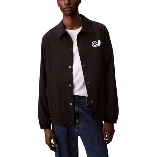 Calvin Klein Jeans Veste coach classique noire pour homme en polyester avec logo blanc sur la poitrine gauche
