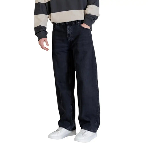 Calvin Klein Jeans Jean en denim de coton noir pour homme, délavage foncé, coupe droite décontractée et détails de surpiqûres classiques