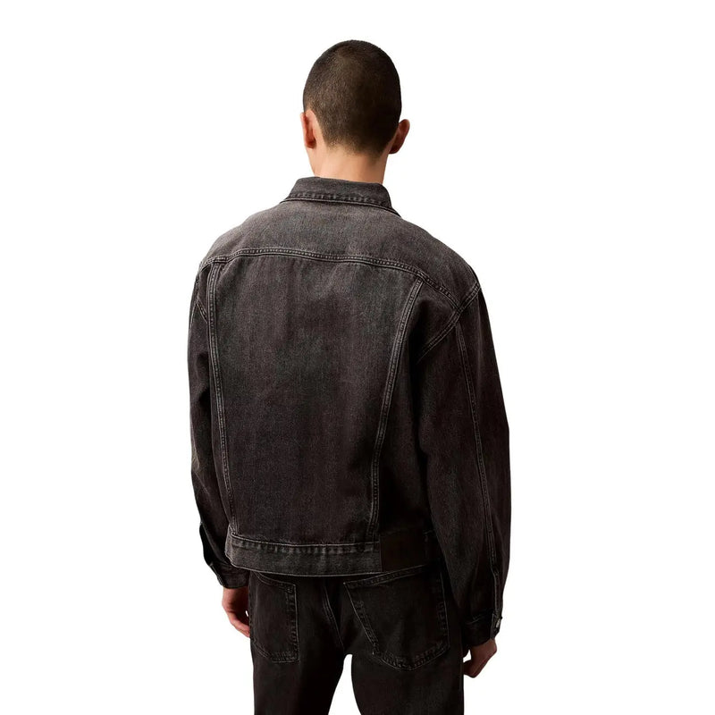 Veste Calvin Klein Jeans homme en coton noir, coupe classique, en denim délavé foncé avec surpiqûres classiques et finition texturée