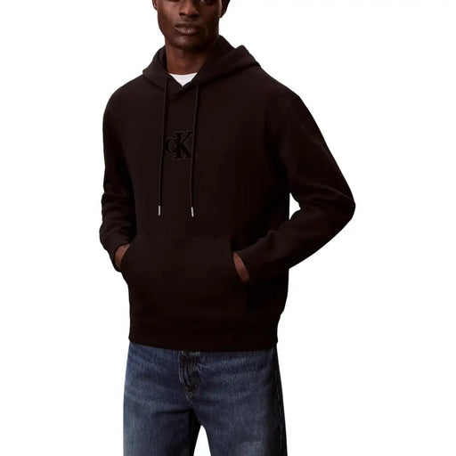 Sweat-shirt Calvin Klein Jeans pour homme, noir, en coton, col rond, avec logo brodé discret et cordons de serrage assortis.